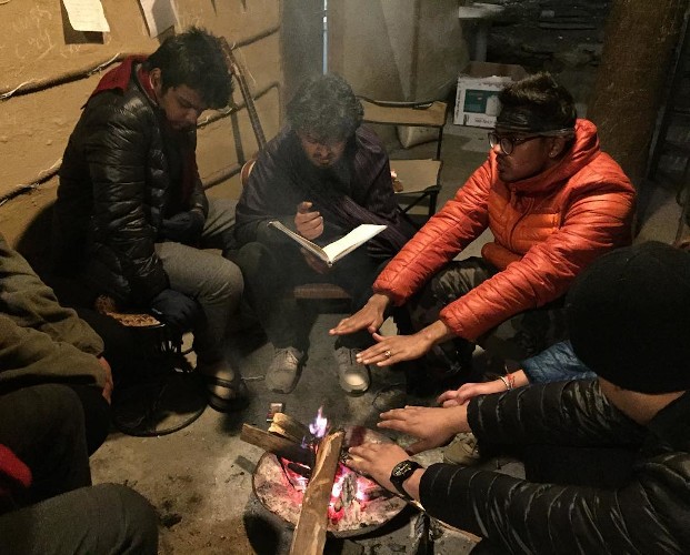 Jibhi shayari night - Why travel solo